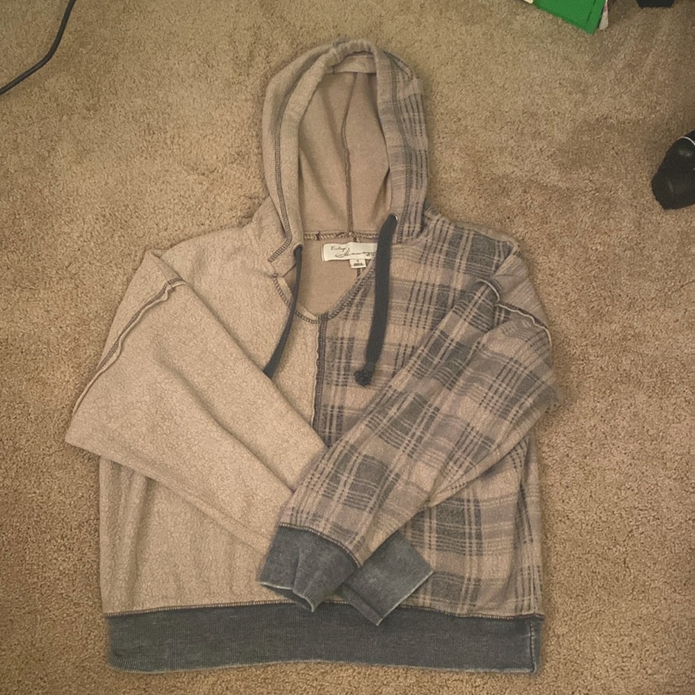 Super cute and comfy sweatshirt. Size small.